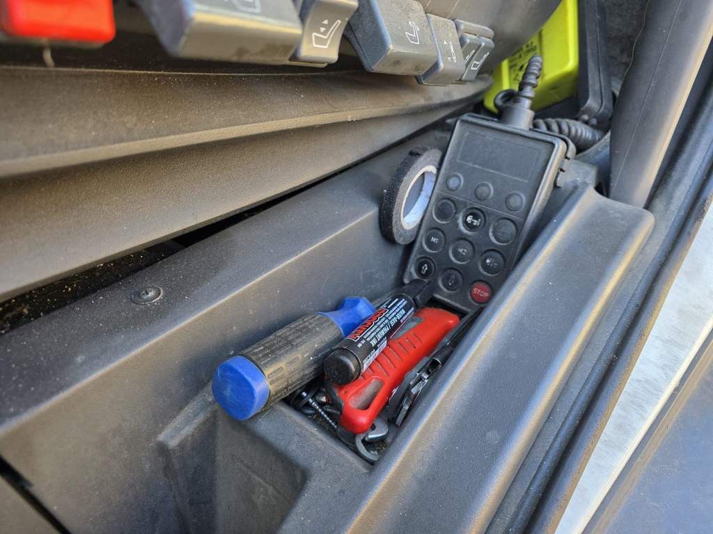 Fahrzeugabbildung Iveco 120E25 Pritsche&Plane,Ladebordwand 1,5 To