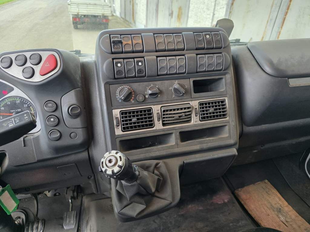 Fahrzeugabbildung Iveco 120E25 Pritsche&Plane,Ladebordwand 1,5 To