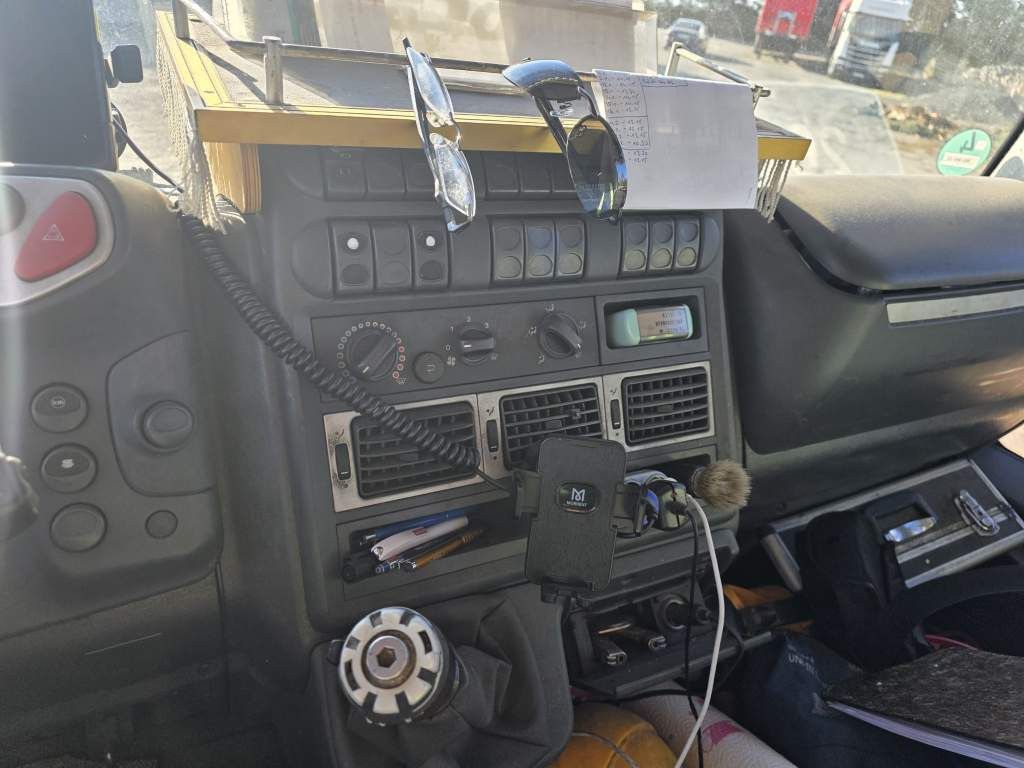 Fahrzeugabbildung Iveco 120E25 Pritsche&Plane,Ladebordwand 1,5 To