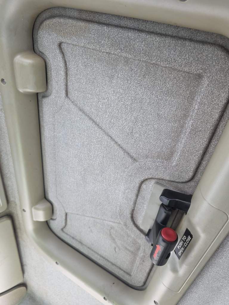 Fahrzeugabbildung Iveco 120E25 Pritsche&Plane,Ladebordwand 1,5 To