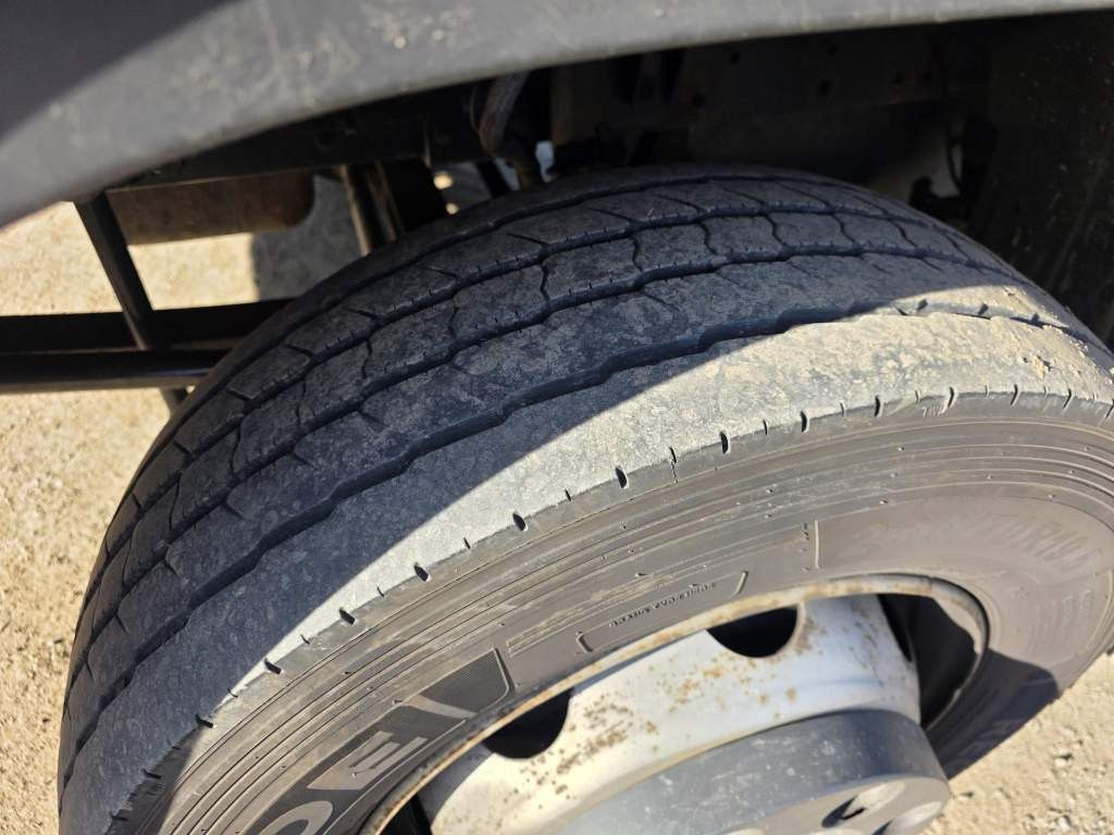 Fahrzeugabbildung Iveco 120E25 Pritsche&Plane,Ladebordwand 1,5 To