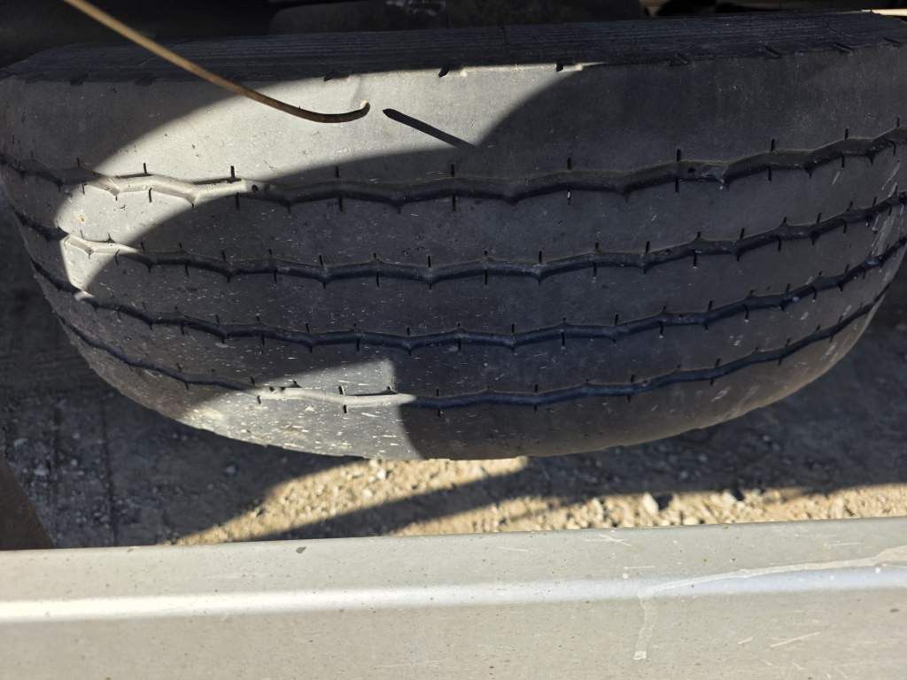 Fahrzeugabbildung Iveco 120E25 Pritsche&Plane,Ladebordwand 1,5 To