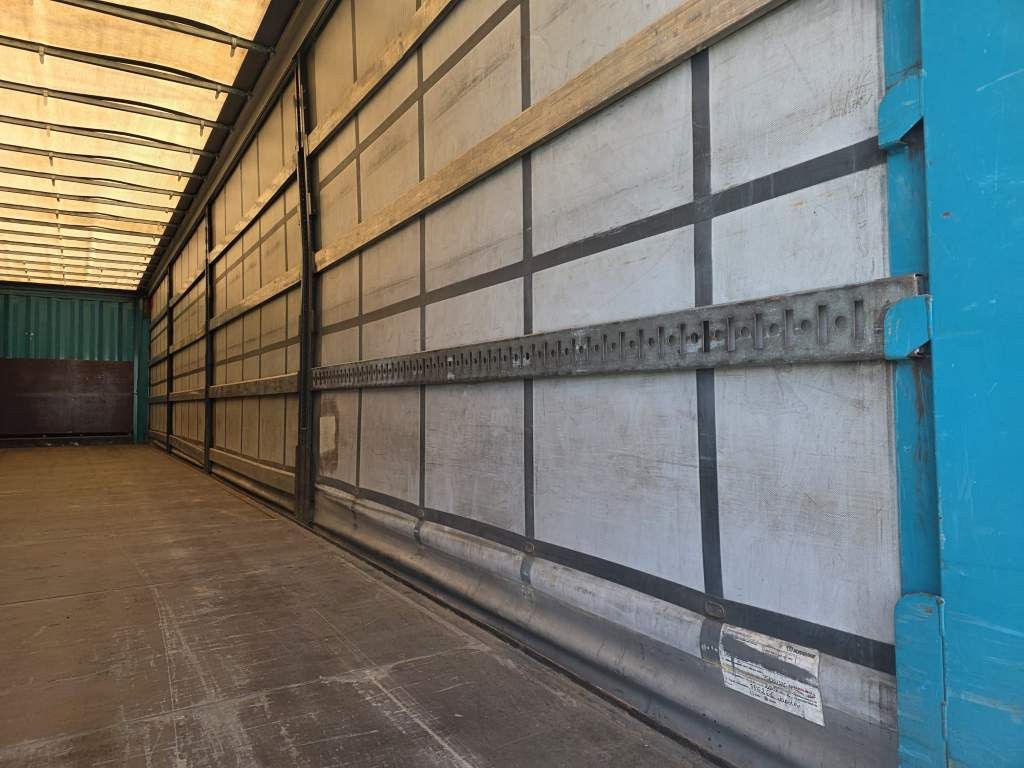 Fahrzeugabbildung Krone Gardine Standard, Plaettenkasten, Liftachse