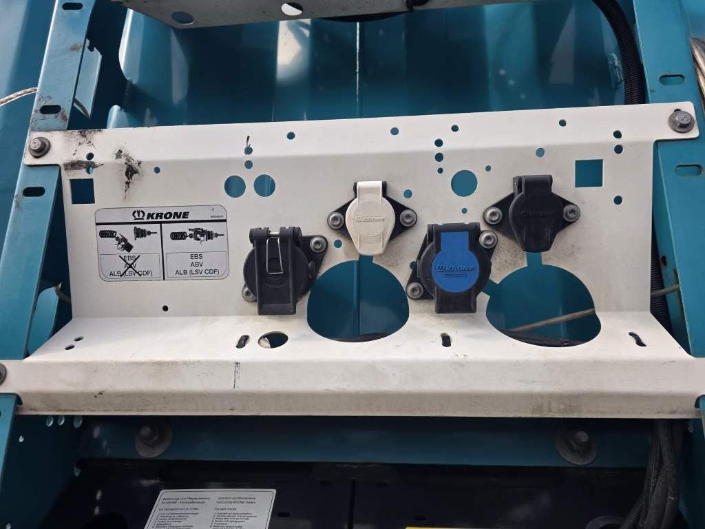 Fahrzeugabbildung Krone Gardine Standard, Plaettenkasten, Liftachse