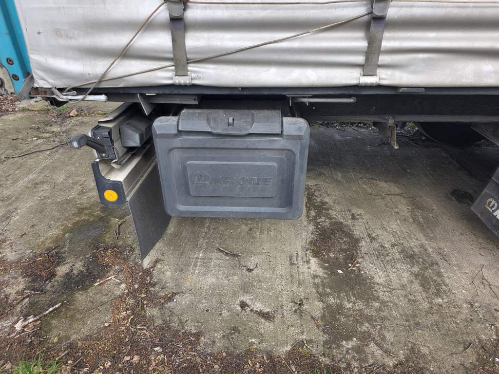 Fahrzeugabbildung Krone Gardine Standard, Plaettenkasten, Liftachse