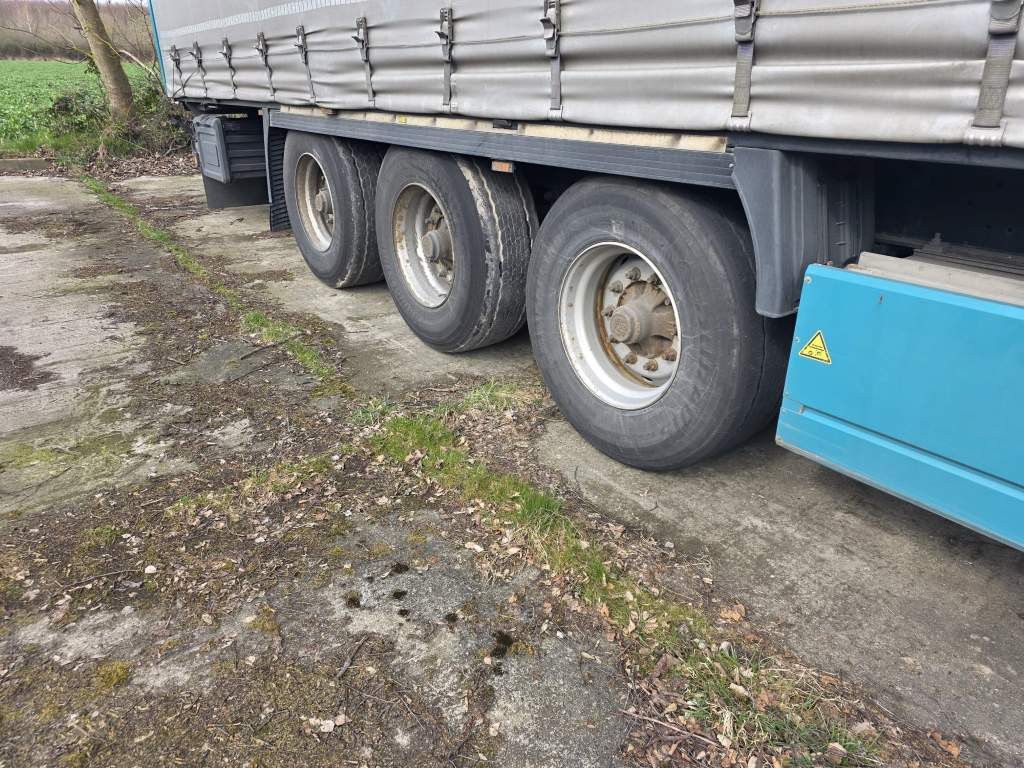 Fahrzeugabbildung Krone Gardine Standard, Plaettenkasten, Liftachse