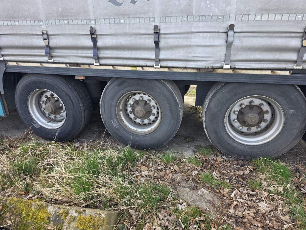 Fahrzeugabbildung Krone Gardine Standard, Plaettenkasten, Liftachse