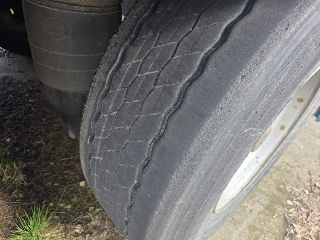 Fahrzeugabbildung Krone Gardine Standard, Plaettenkasten, Liftachse