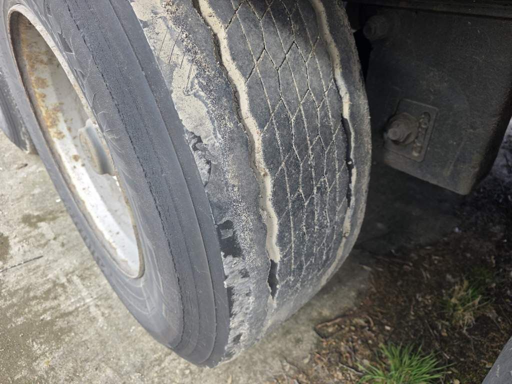 Fahrzeugabbildung Krone Gardine Standard, Plaettenkasten, Liftachse