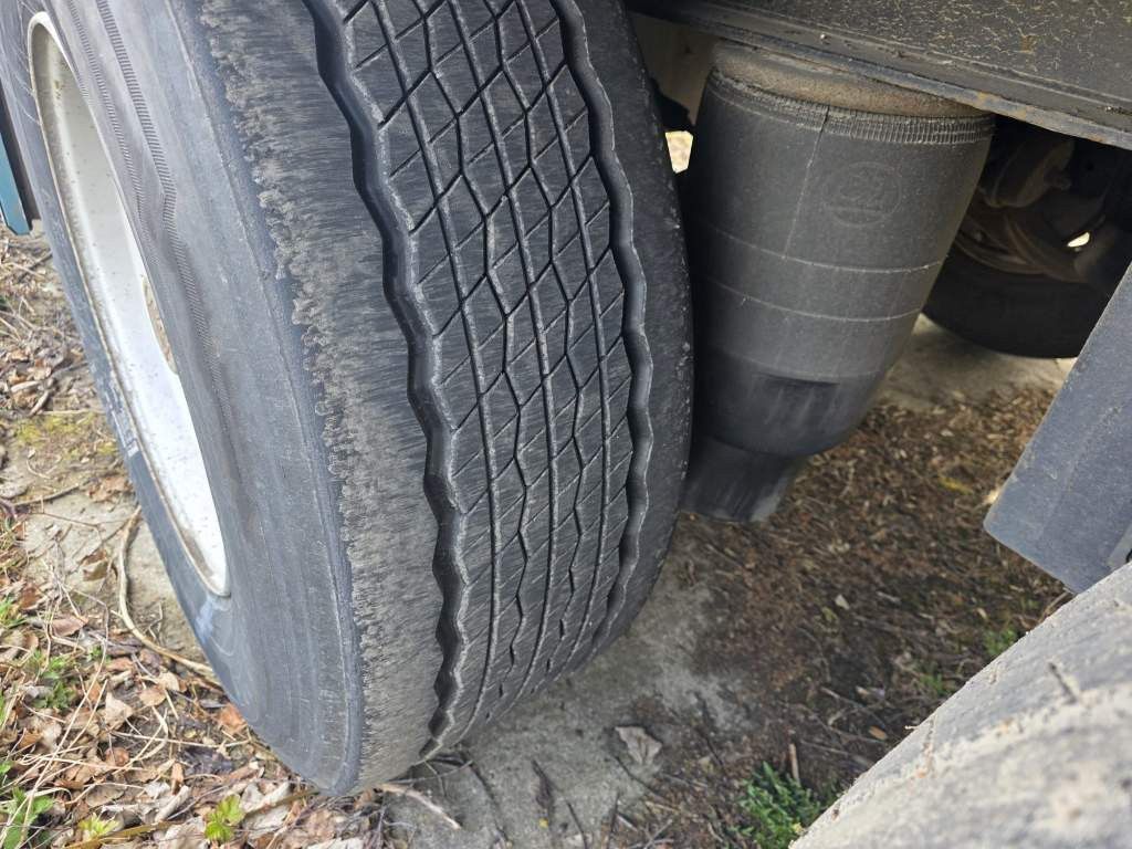 Fahrzeugabbildung Krone Gardine Standard, Plaettenkasten, Liftachse