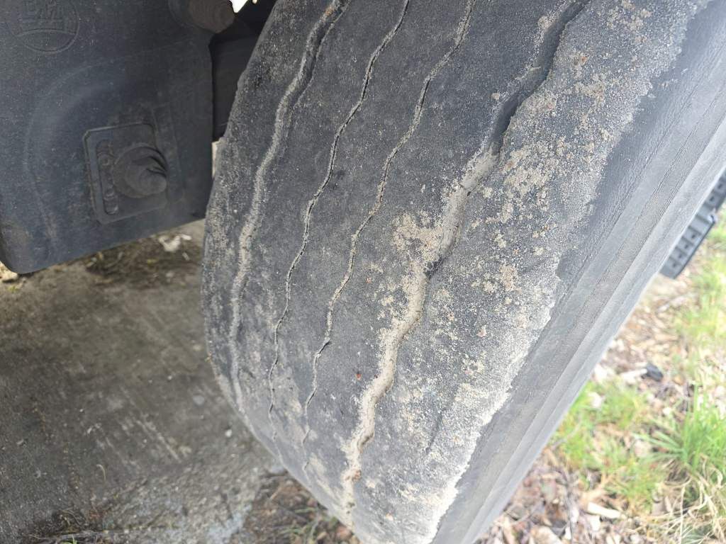 Fahrzeugabbildung Krone Gardine Standard, Plaettenkasten, Liftachse