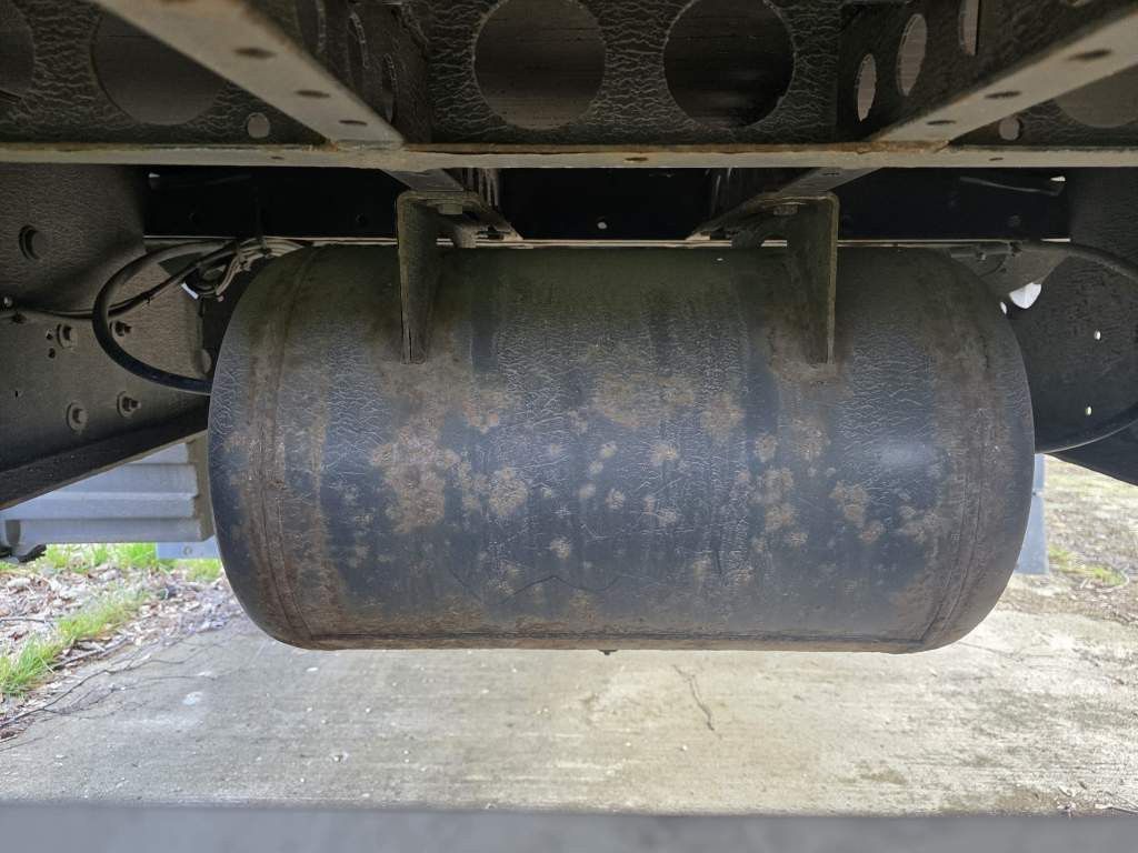 Fahrzeugabbildung Krone Gardine Standard, Plaettenkasten, Liftachse