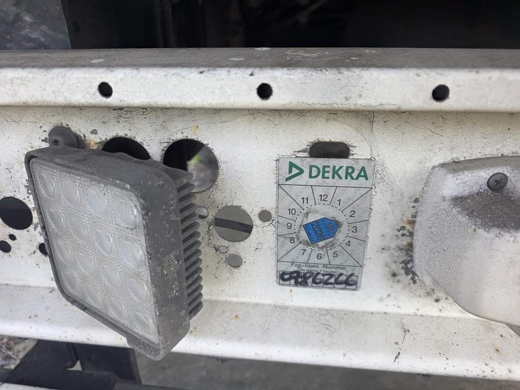 Fahrzeugabbildung Krone Gardine Standard, Plaettenkasten, Liftachse