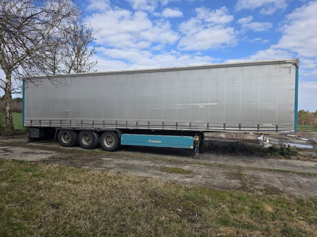 Fahrzeugabbildung Krone Gardine Standard, Plaettenkasten, Liftachse