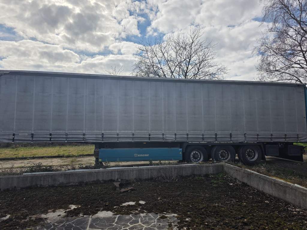 Fahrzeugabbildung Krone Gardine Standard, Plaettenkasten, Liftachse