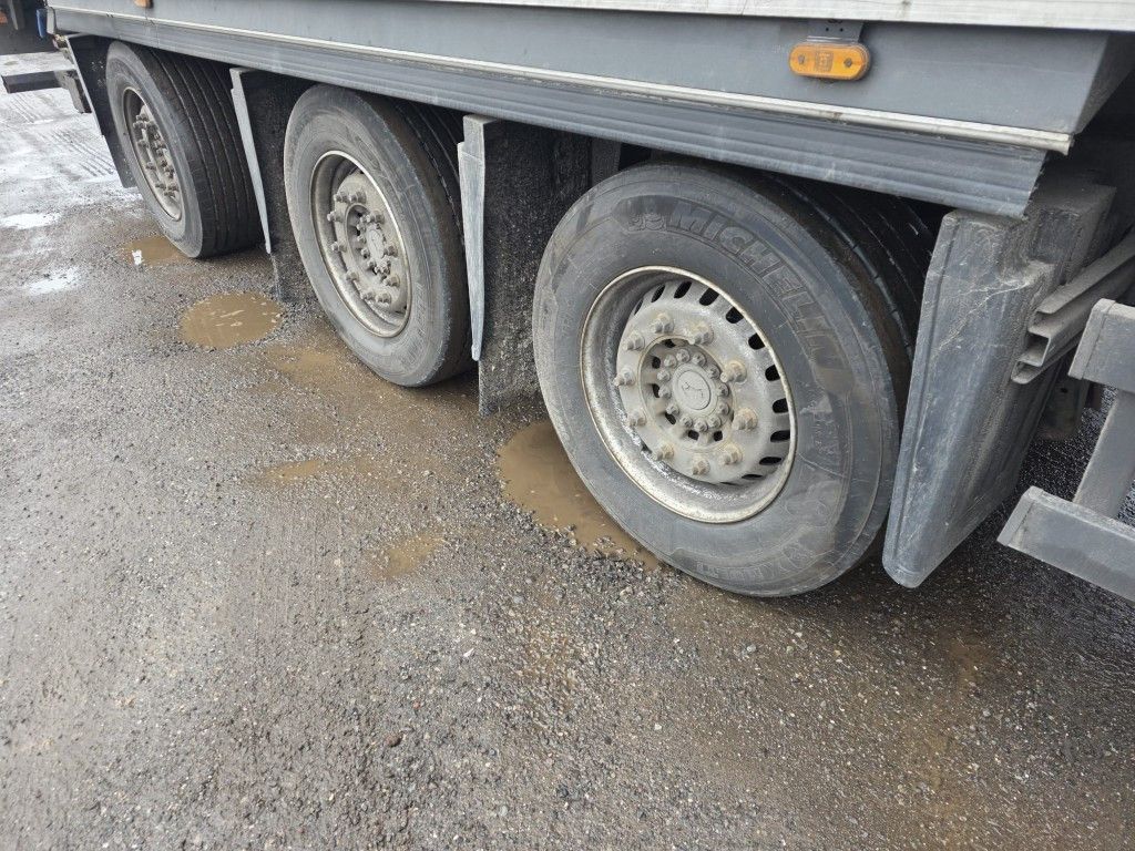 Fahrzeugabbildung Schmitz Cargobull Tiefkühler, 3 Kammern, Lift, LBW, SCB*S3B