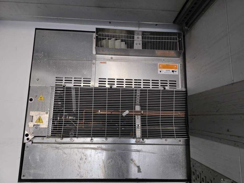 Fahrzeugabbildung Schmitz Cargobull Carrier 1950 MT,3 Kammern mit Tor,Ladebordw.3 To