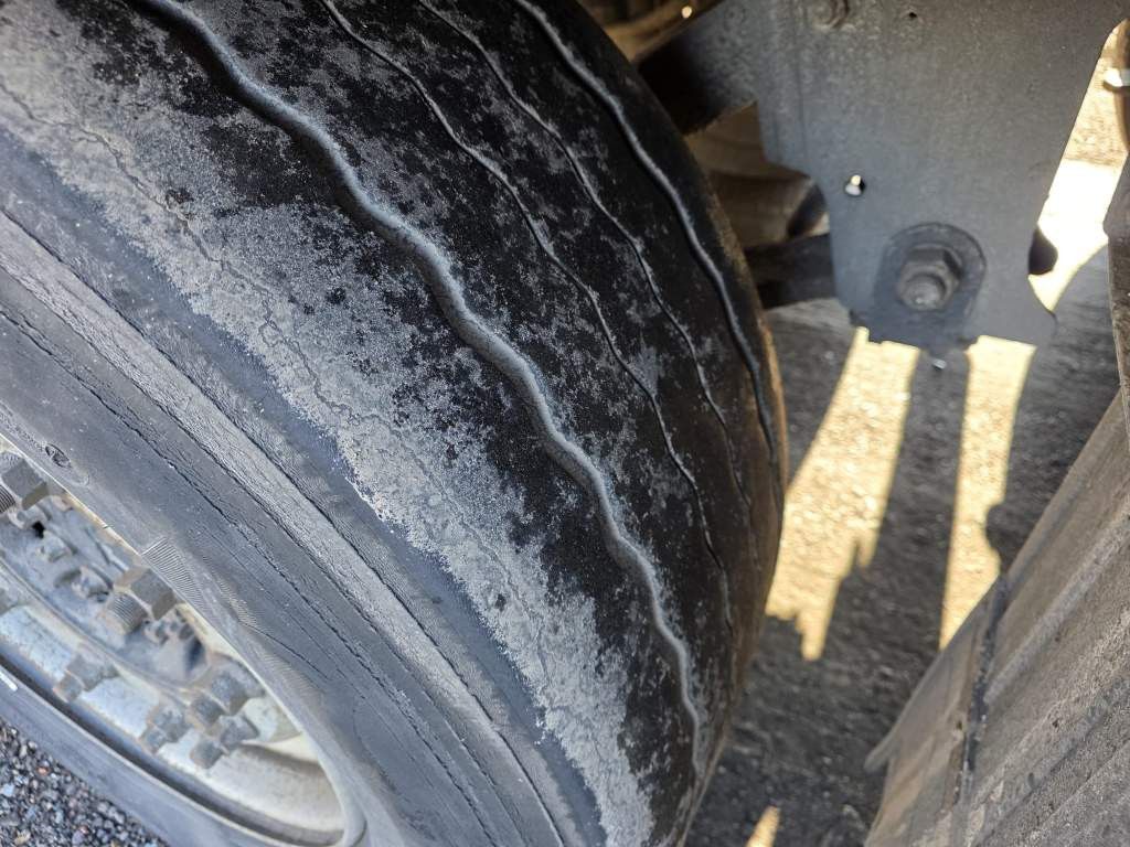 Fahrzeugabbildung Schmitz Cargobull Carrier 1950 MT,3 Kammern mit Tor,Ladebordw.3 To