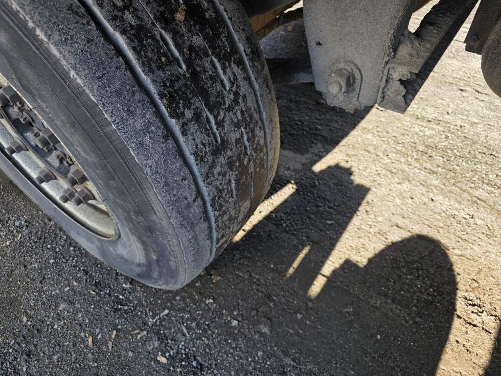 Fahrzeugabbildung Schmitz Cargobull Carrier 1950 MT,3 Kammern mit Tor,Ladebordw.3 To