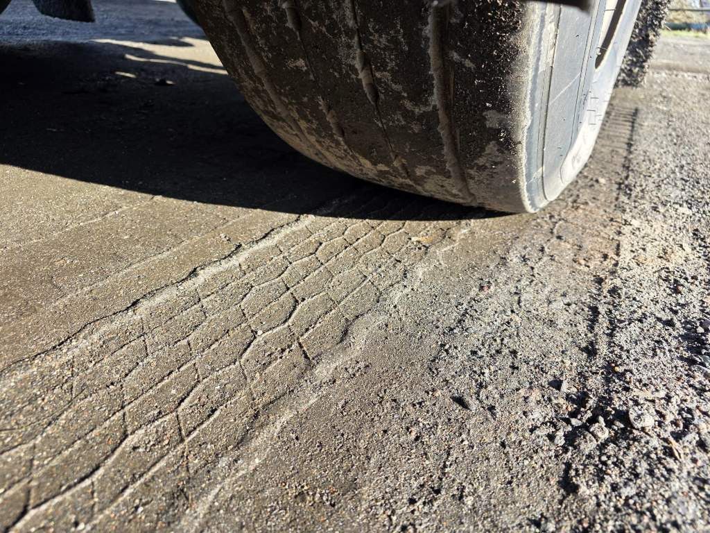 Fahrzeugabbildung Schmitz Cargobull Carrier 1950 MT,3 Kammern mit Tor,Ladebordw.3 To