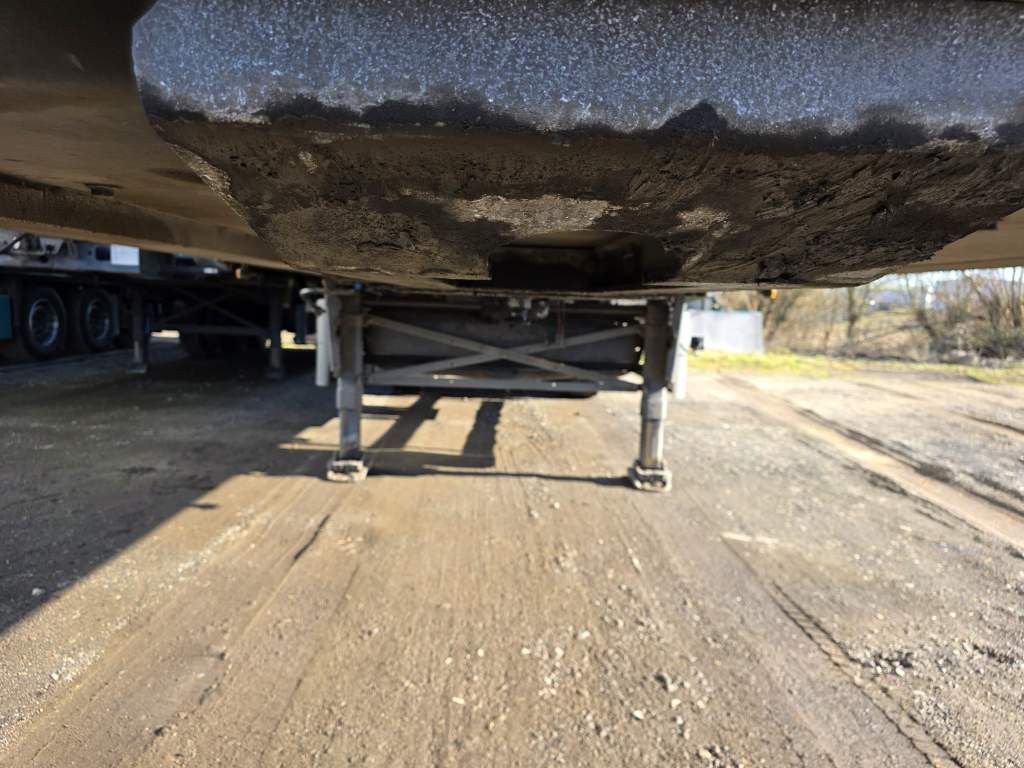 Fahrzeugabbildung Schmitz Cargobull Carrier 1950 MT,3 Kammern mit Tor,Ladebordw.3 To