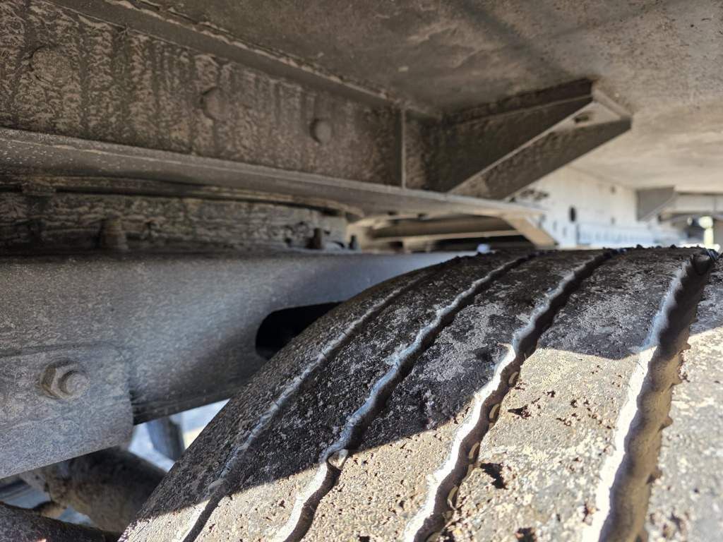 Fahrzeugabbildung Schmitz Cargobull Carrier 1950 MT,3 Kammern mit Tor,Ladebordw.3 To