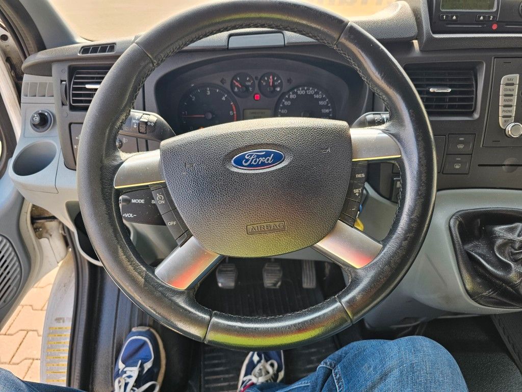Fahrzeugabbildung Ford Transit Trend 17 Sitzer