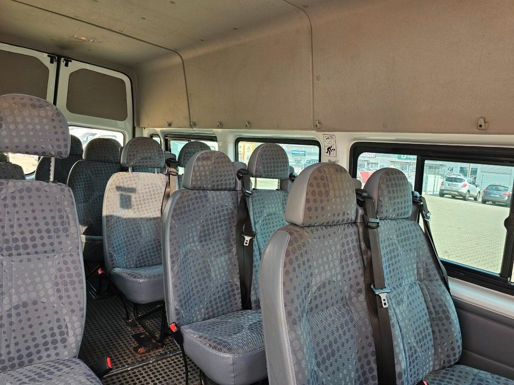 Fahrzeugabbildung Ford Transit Trend 17 Sitzer