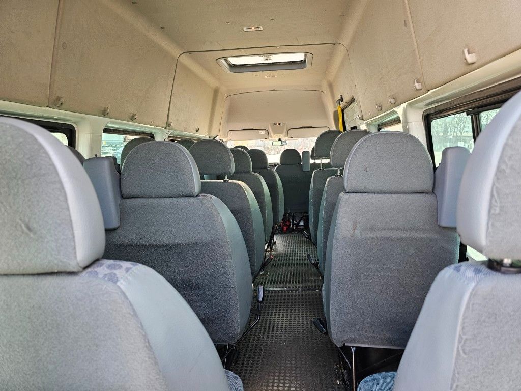 Fahrzeugabbildung Ford Transit Trend 17 Sitzer