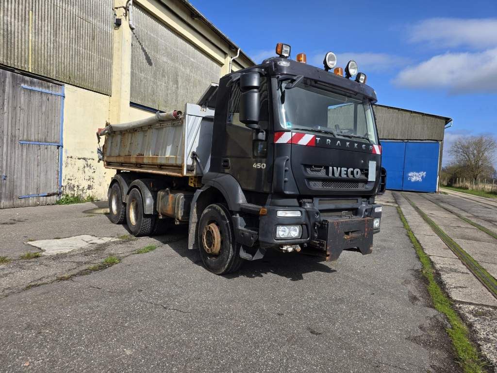 Iveco AD260T45 6x4 3-Seitenkipper + Winterdienstvorr.