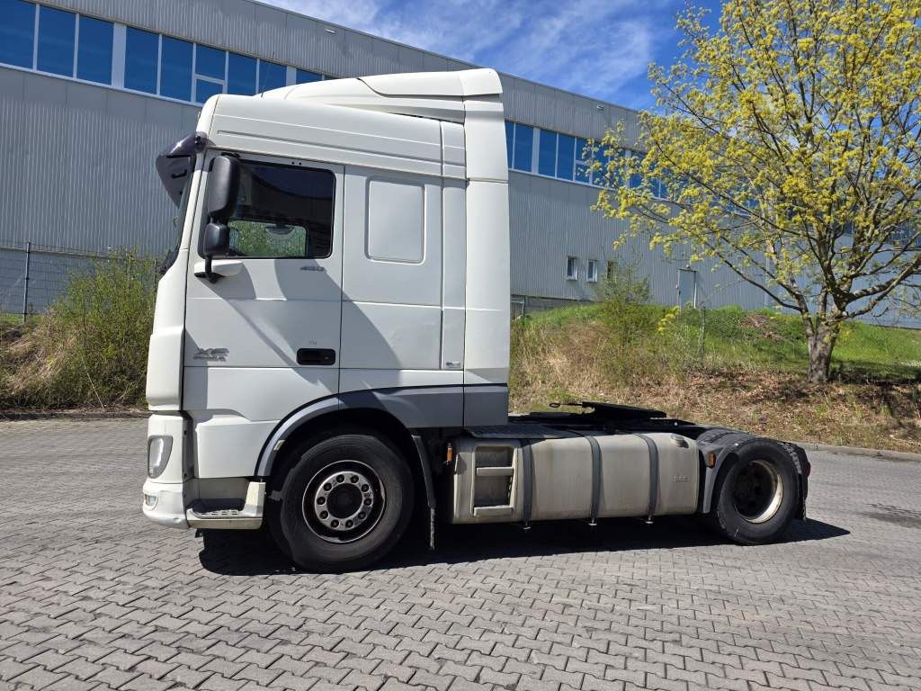 Fahrzeugabbildung DAF XF 460 Standard + Krone Gardine Coiler Standard