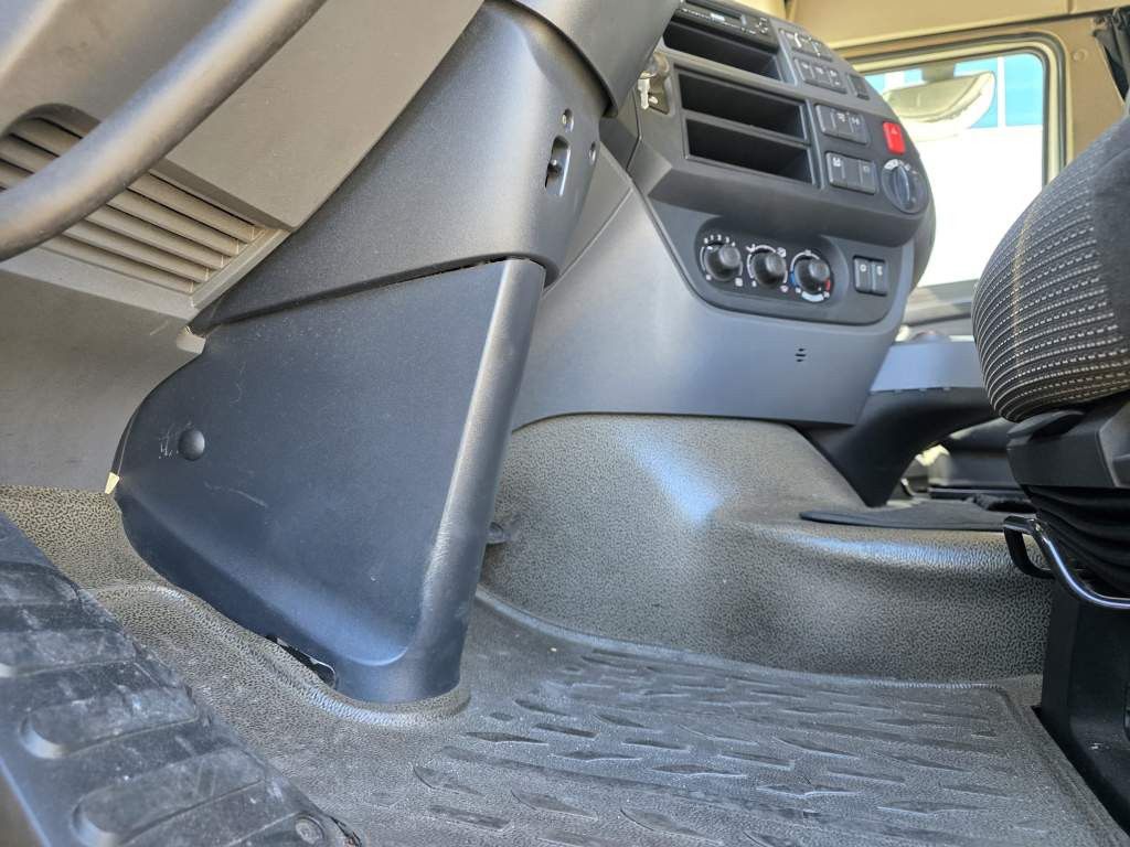 Fahrzeugabbildung DAF XF 460 Standard + Krone Gardine Coiler Standard