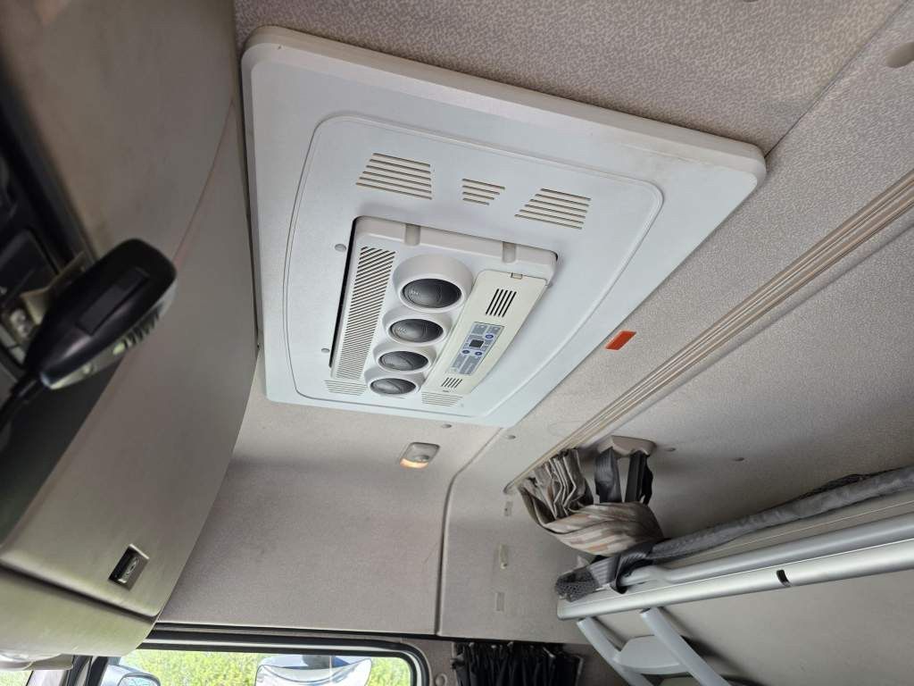 Fahrzeugabbildung DAF XF 460 Standard + Krone Gardine Coiler Standard