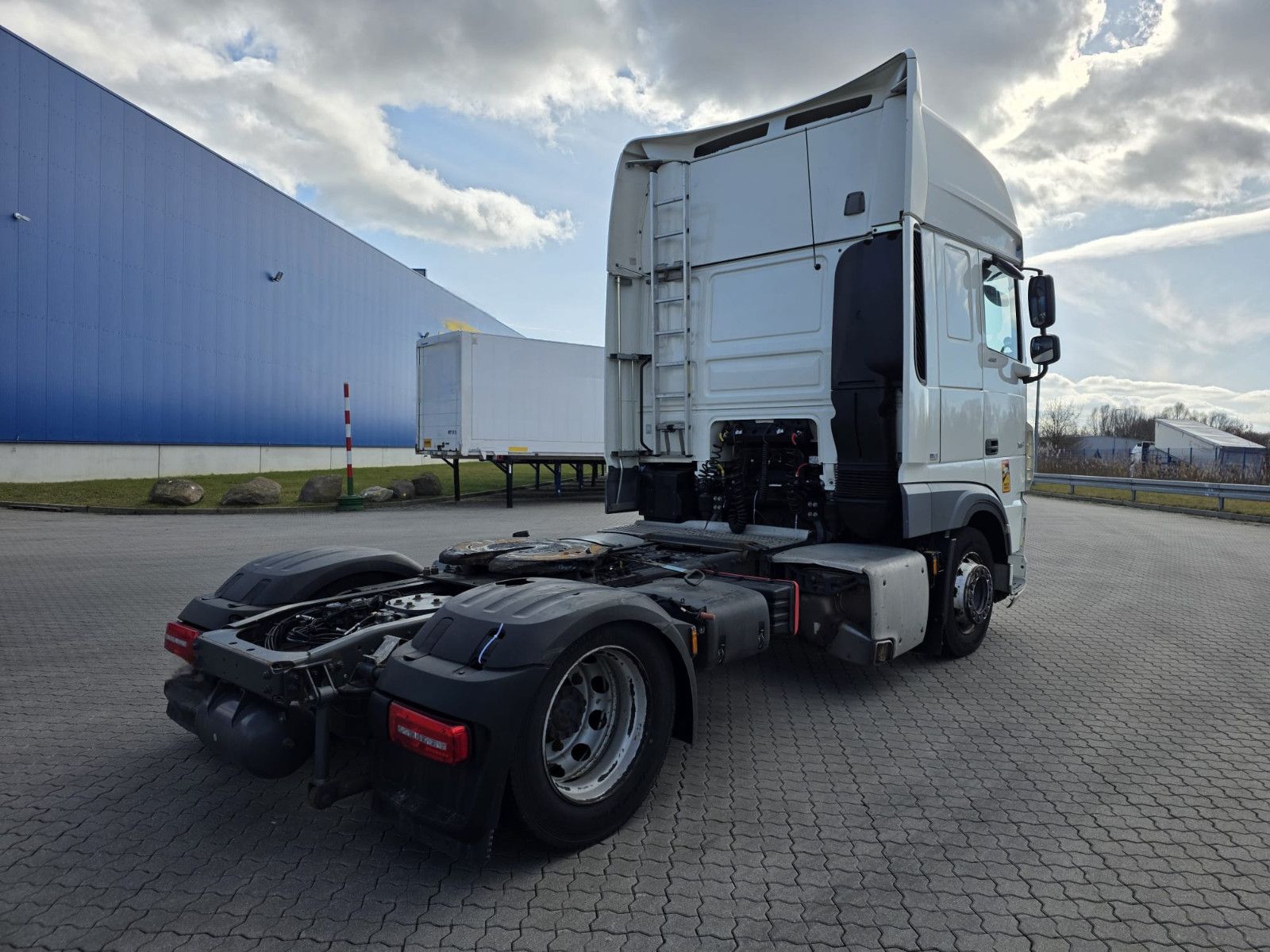 Fahrzeugabbildung DAF XF 450 LL SSC, Standklima, Feuerlöschkästen