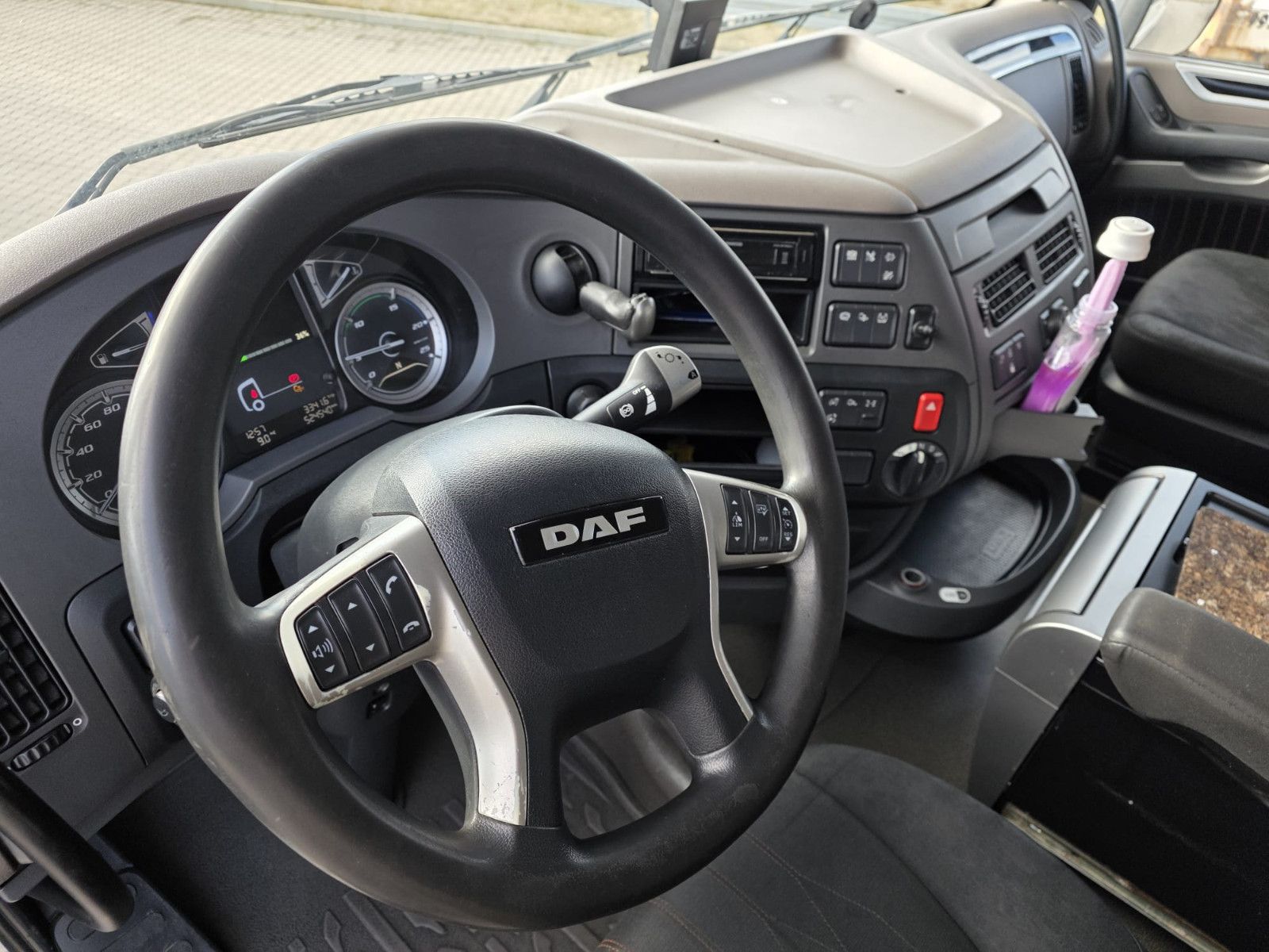 Fahrzeugabbildung DAF XF 450 LL SSC, Standklima, Feuerlöschkästen