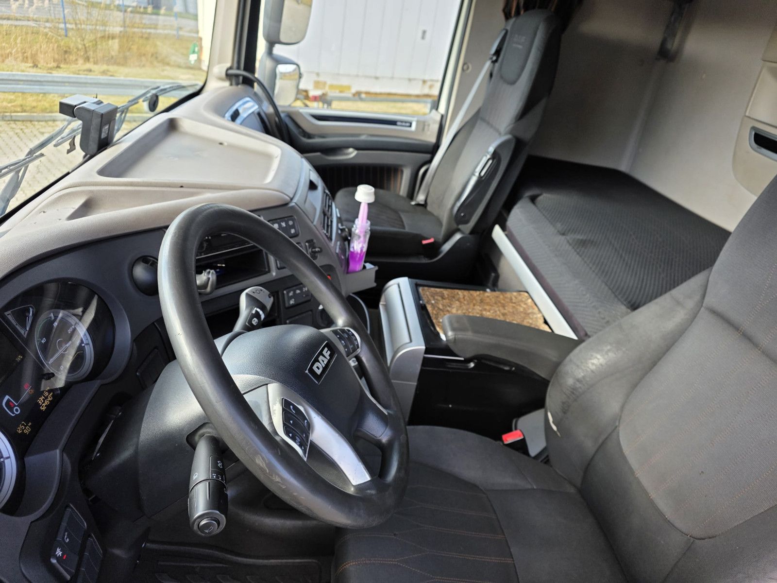 Fahrzeugabbildung DAF XF 450 LL SSC, Standklima, Feuerlöschkästen