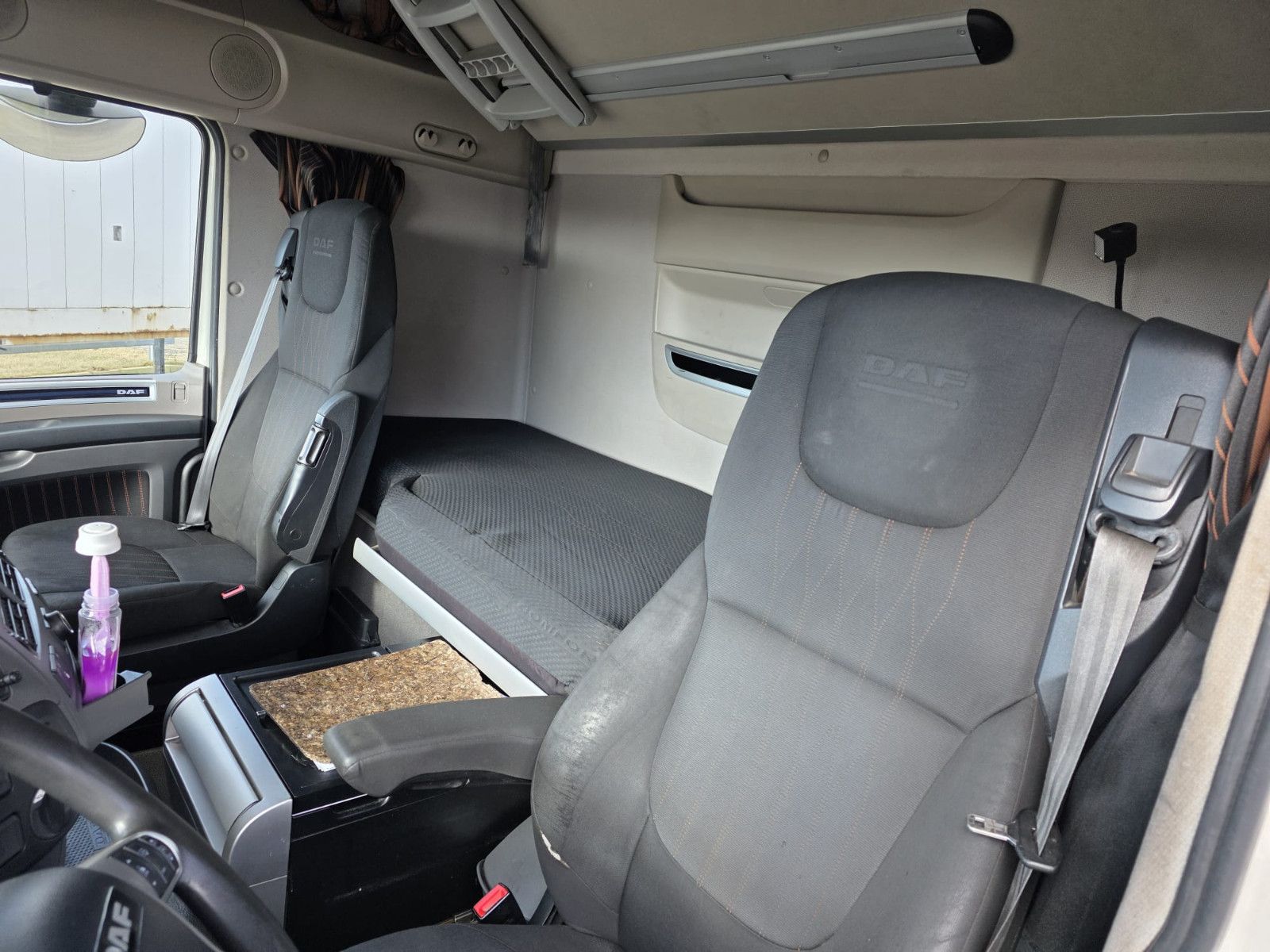 Fahrzeugabbildung DAF XF 450 LL SSC, Standklima, Feuerlöschkästen