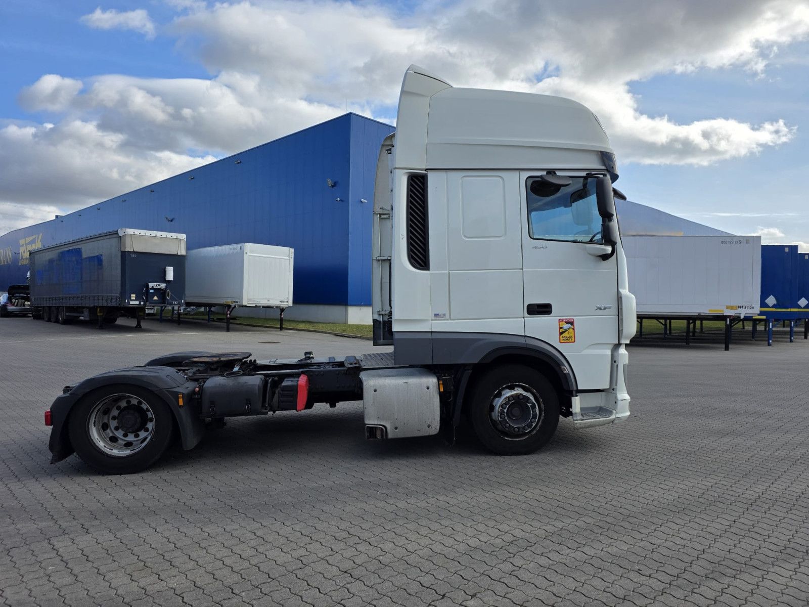 Fahrzeugabbildung DAF XF 450 LL SSC, Standklima, Feuerlöschkästen