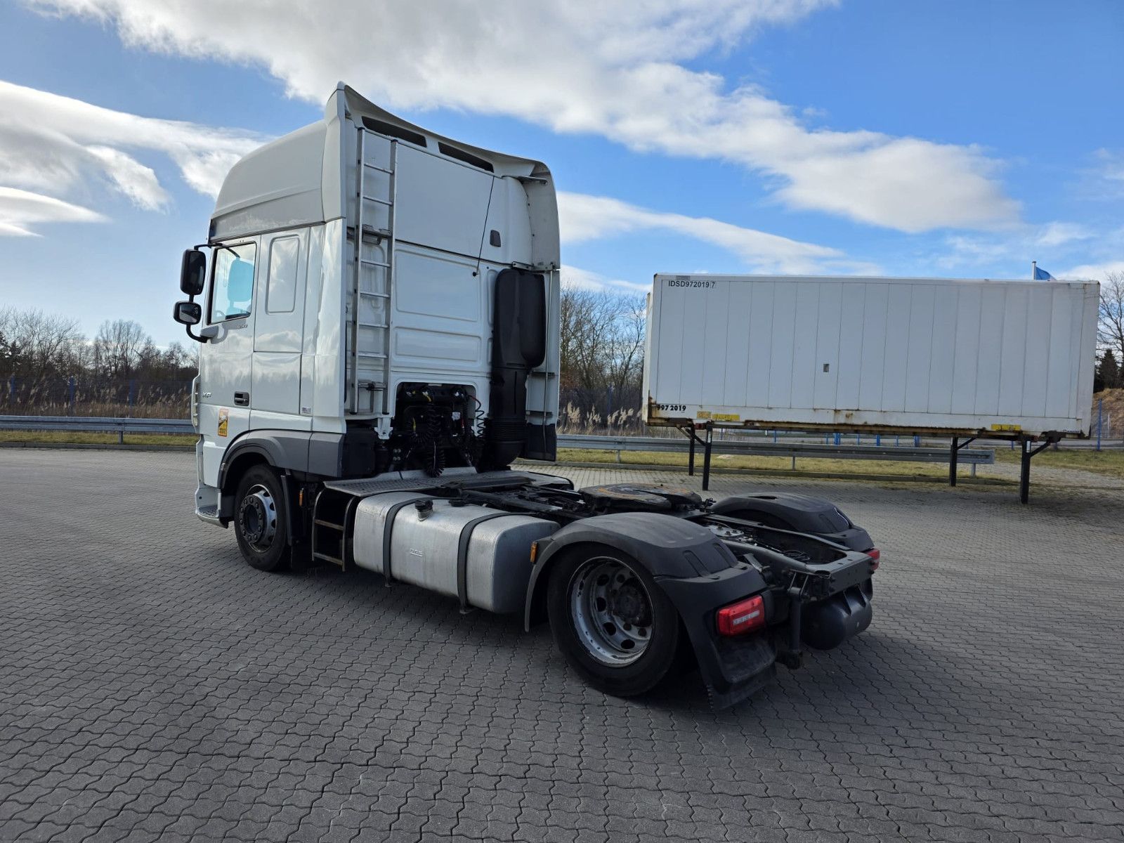 Fahrzeugabbildung DAF XF 450 LL SSC, Standklima, Feuerlöschkästen