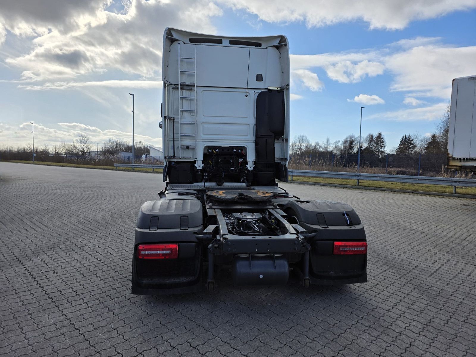 Fahrzeugabbildung DAF XF 450 LL SSC, Standklima, Feuerlöschkästen