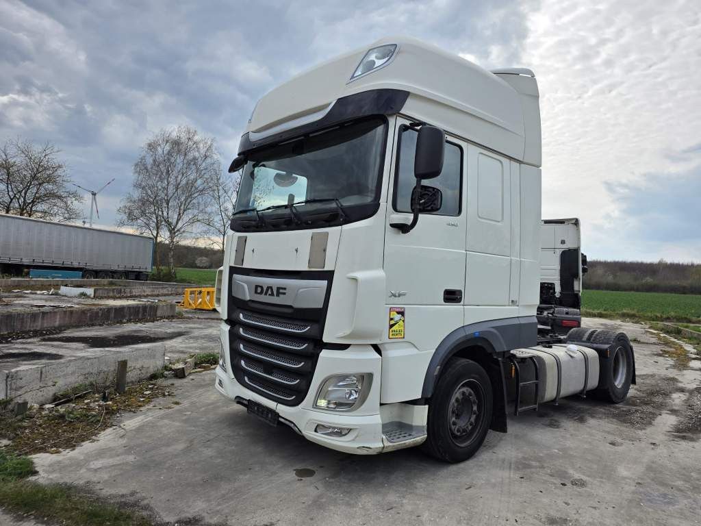 Fahrzeugabbildung DAF XF 450 LL SSC, Standklima, Feuerlöschkästen