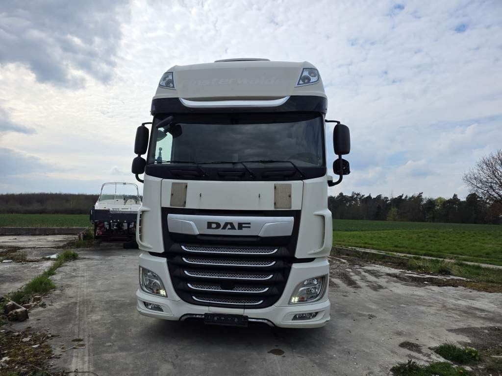 Fahrzeugabbildung DAF XF 450 LL SSC, Standklima, Feuerlöschkästen