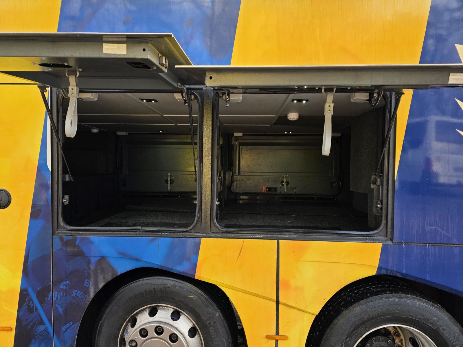 Fahrzeugabbildung Neoplan Skyliner,81+1+1,Hochdruckkühler neu  ZF Intarder