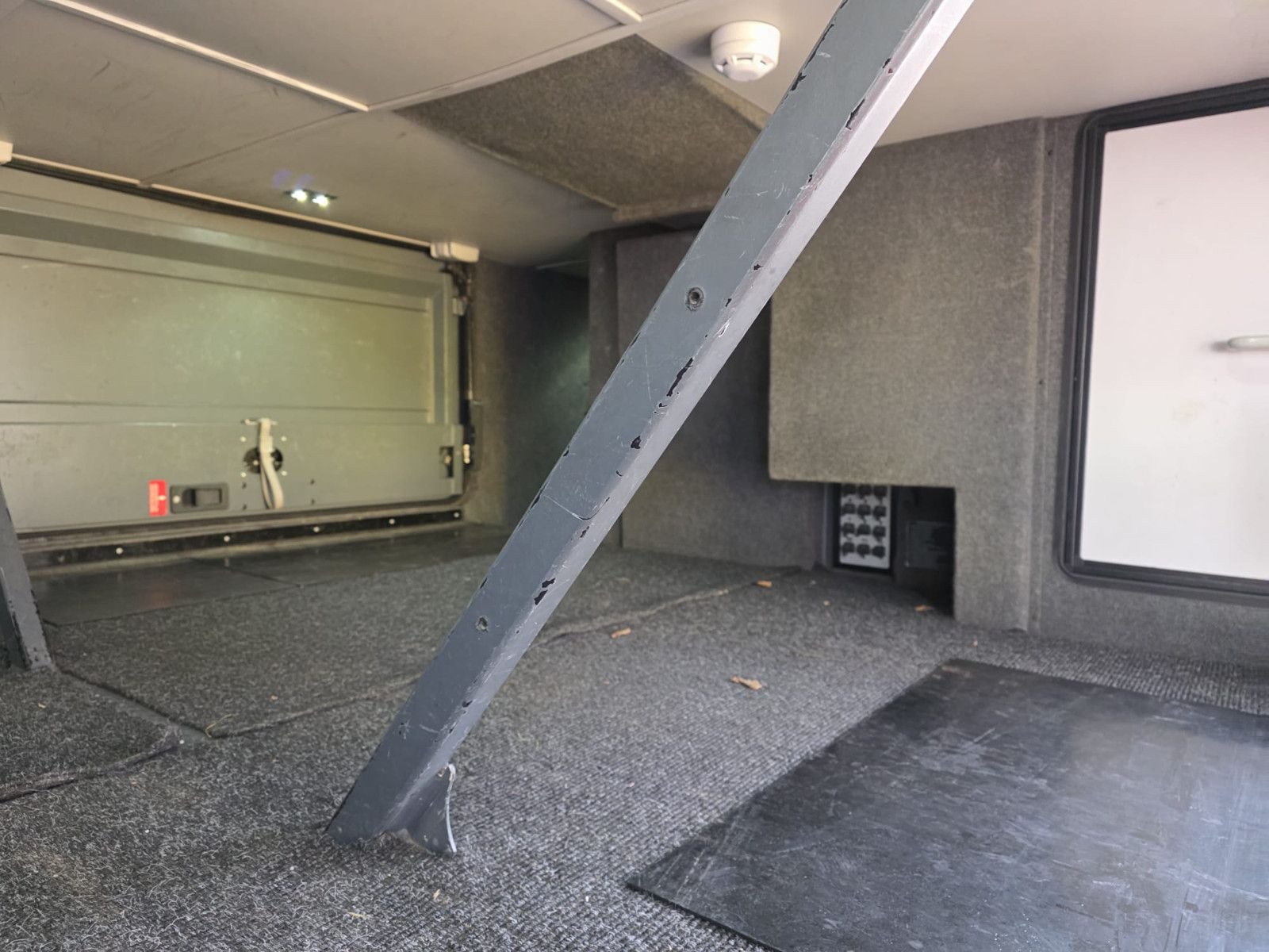 Fahrzeugabbildung Neoplan Skyliner,81+1+1,Hochdruckkühler neu  ZF Intarder