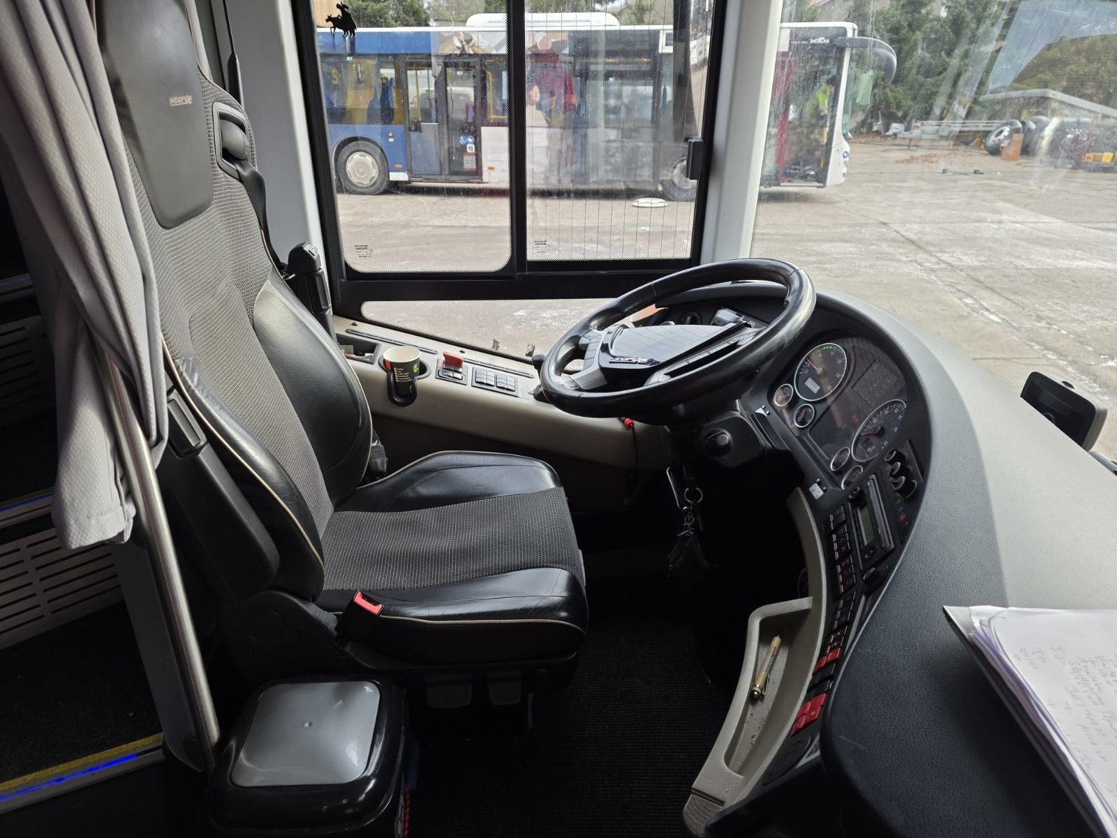 Fahrzeugabbildung Neoplan Skyliner,81+1+1,Hochdruckkühler neu  ZF Intarder