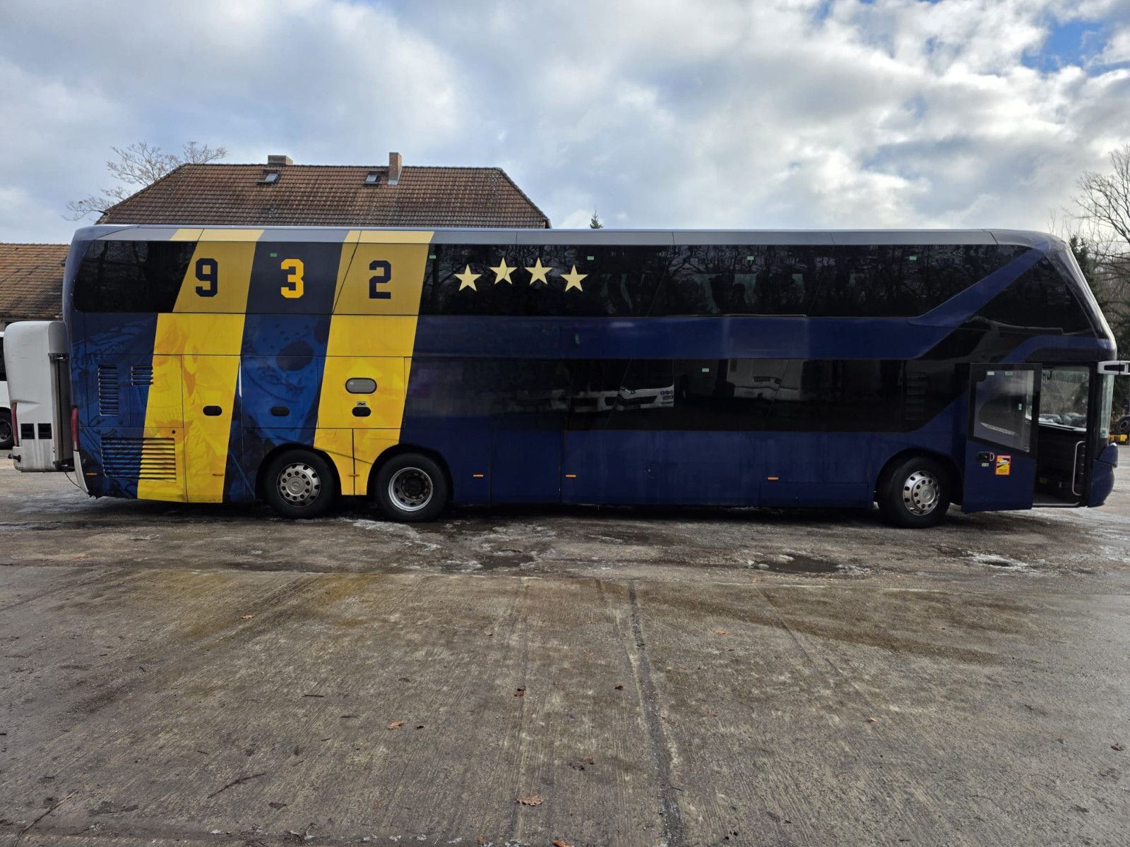 Fahrzeugabbildung Neoplan Skyliner,81+1+1,Hochdruckkühler neu  ZF Intarder