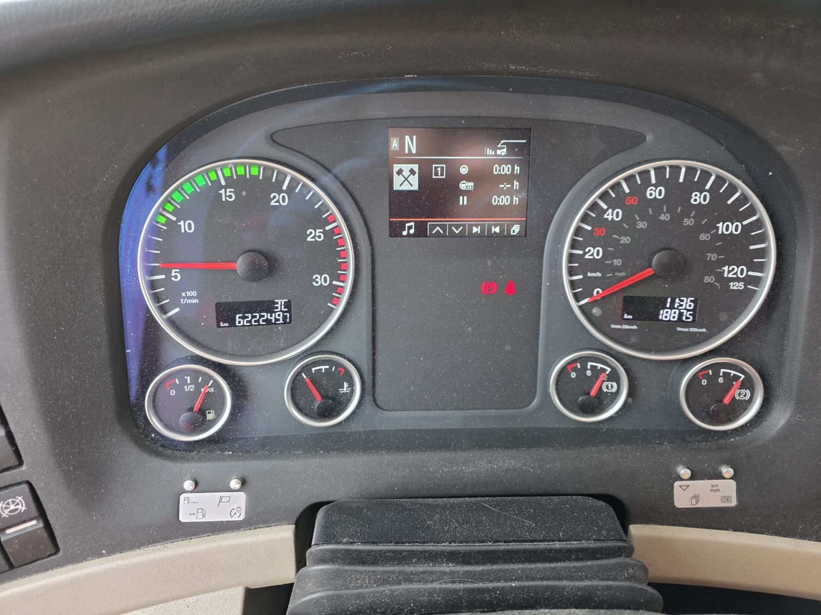 Fahrzeugabbildung Neoplan Skyliner,81+1+1,Hochdruckkühler neu  ZF Intarder