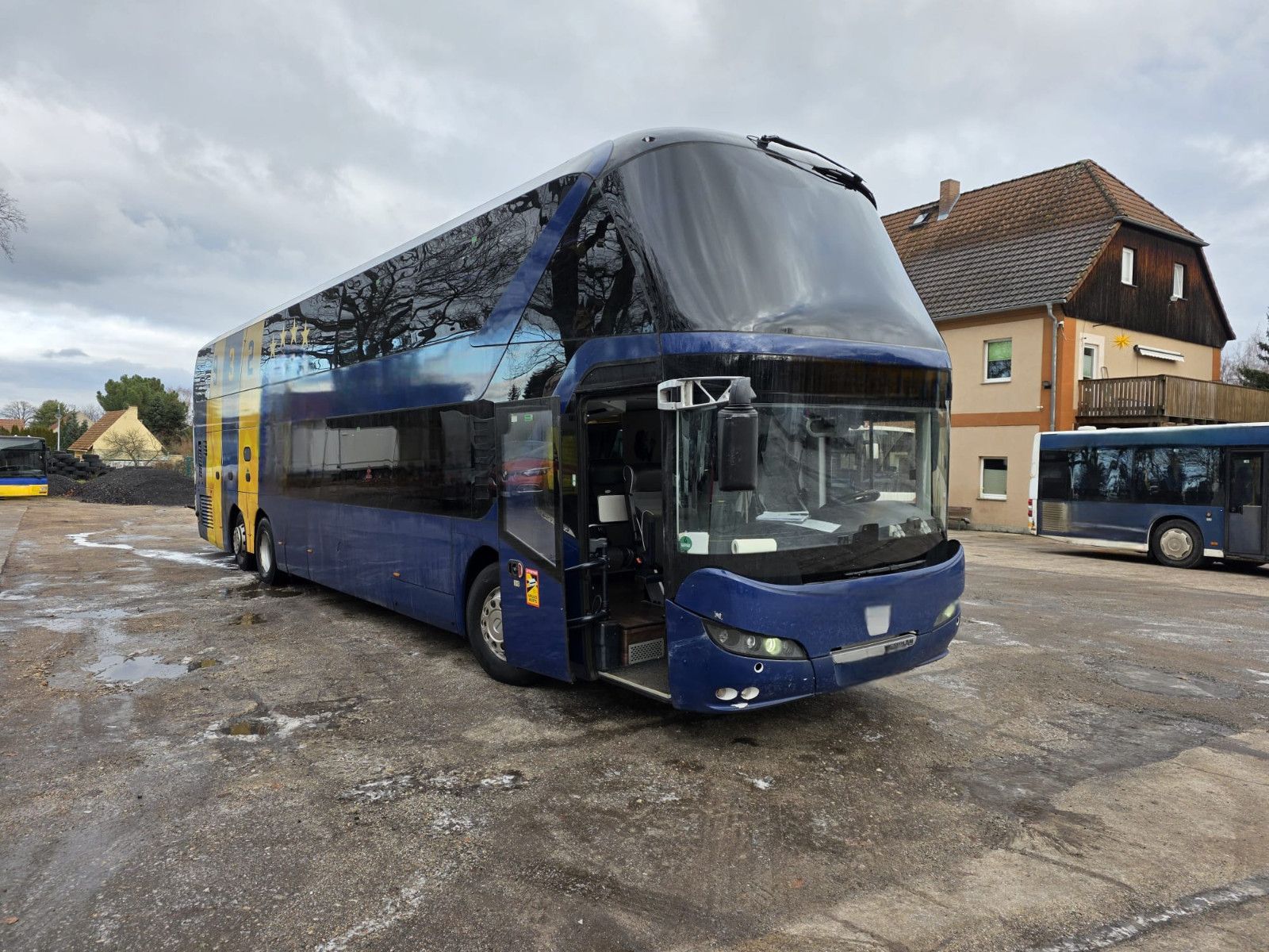 Fahrzeugabbildung Neoplan Skyliner,81+1+1,Hochdruckkühler neu  ZF Intarder