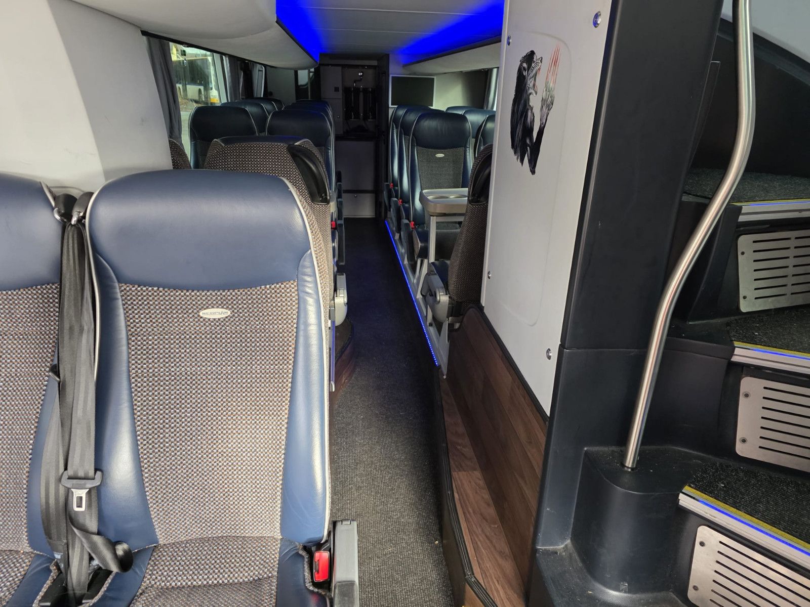 Fahrzeugabbildung Neoplan Skyliner,81+1+1,Hochdruckkühler neu  ZF Intarder