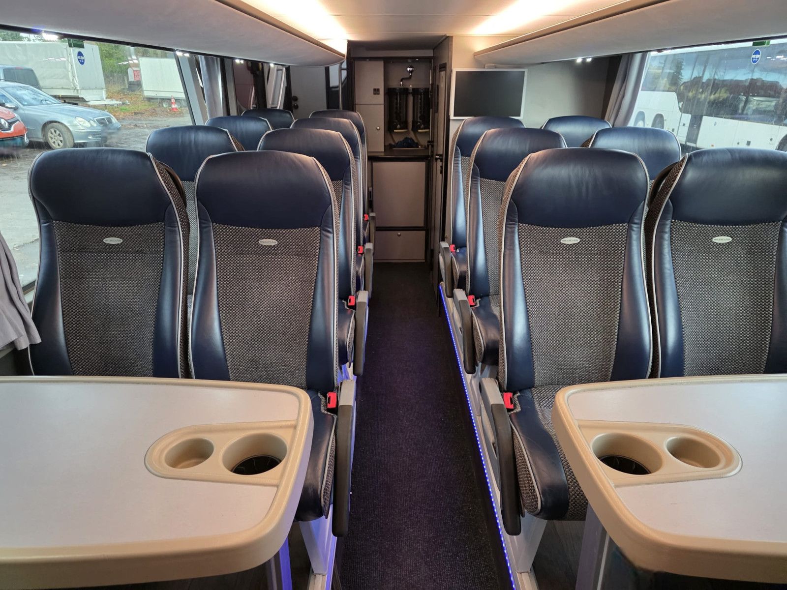 Fahrzeugabbildung Neoplan Skyliner,81+1+1,Hochdruckkühler neu  ZF Intarder